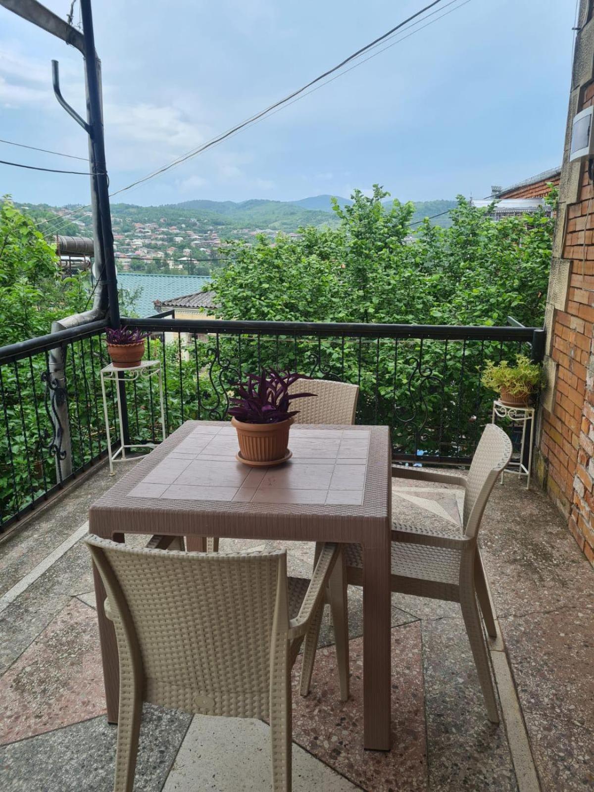 Camellia Hotel Kutaisi Bagian luar foto